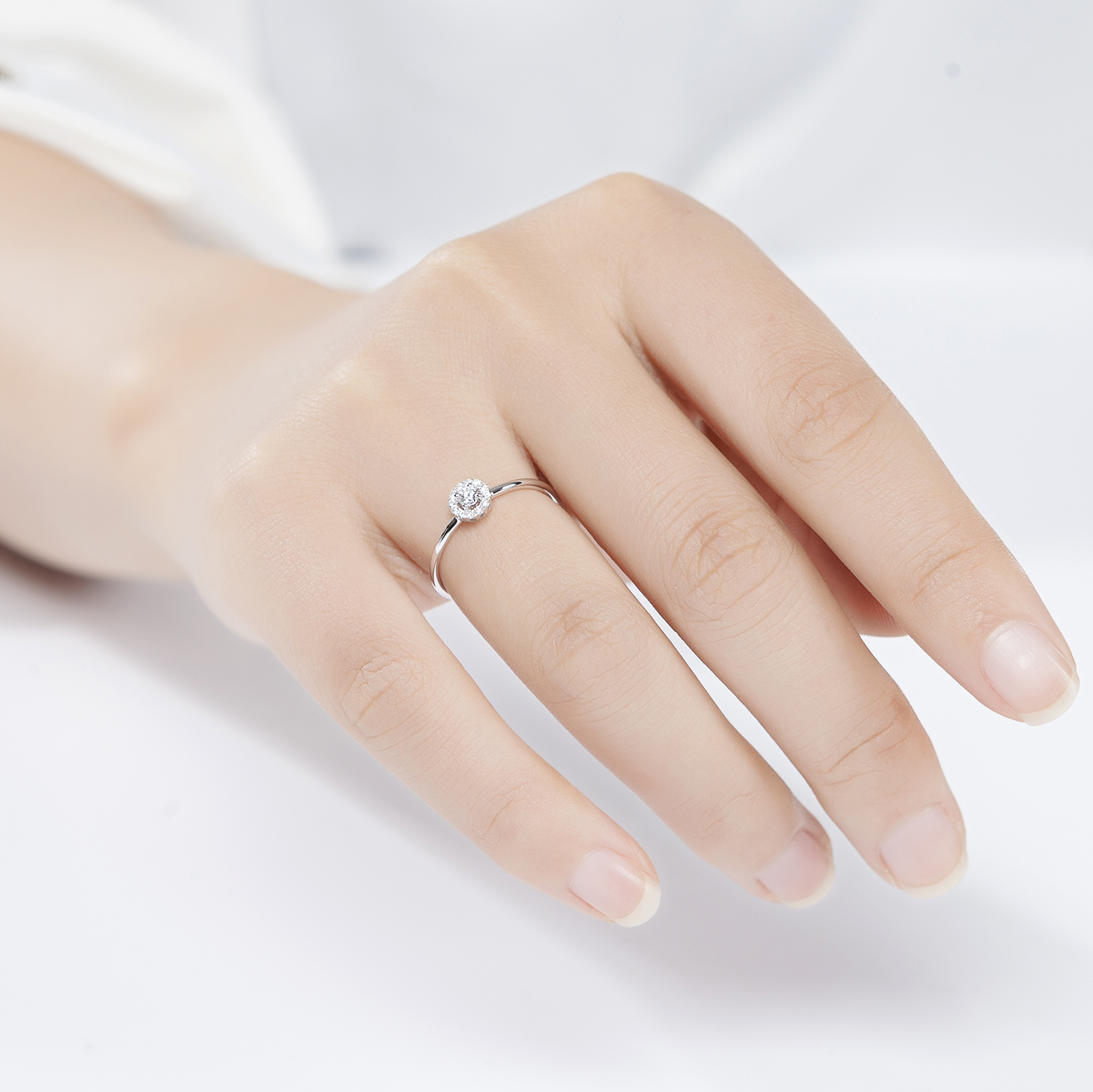 White Gold Round Brilliant Cut Lab Diamond Halo Engagement Ring